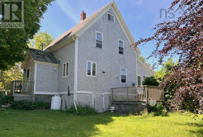 92 Main Street, Chester, Nova Scotia  B0J 1J0 - Photo 2 - 202606878