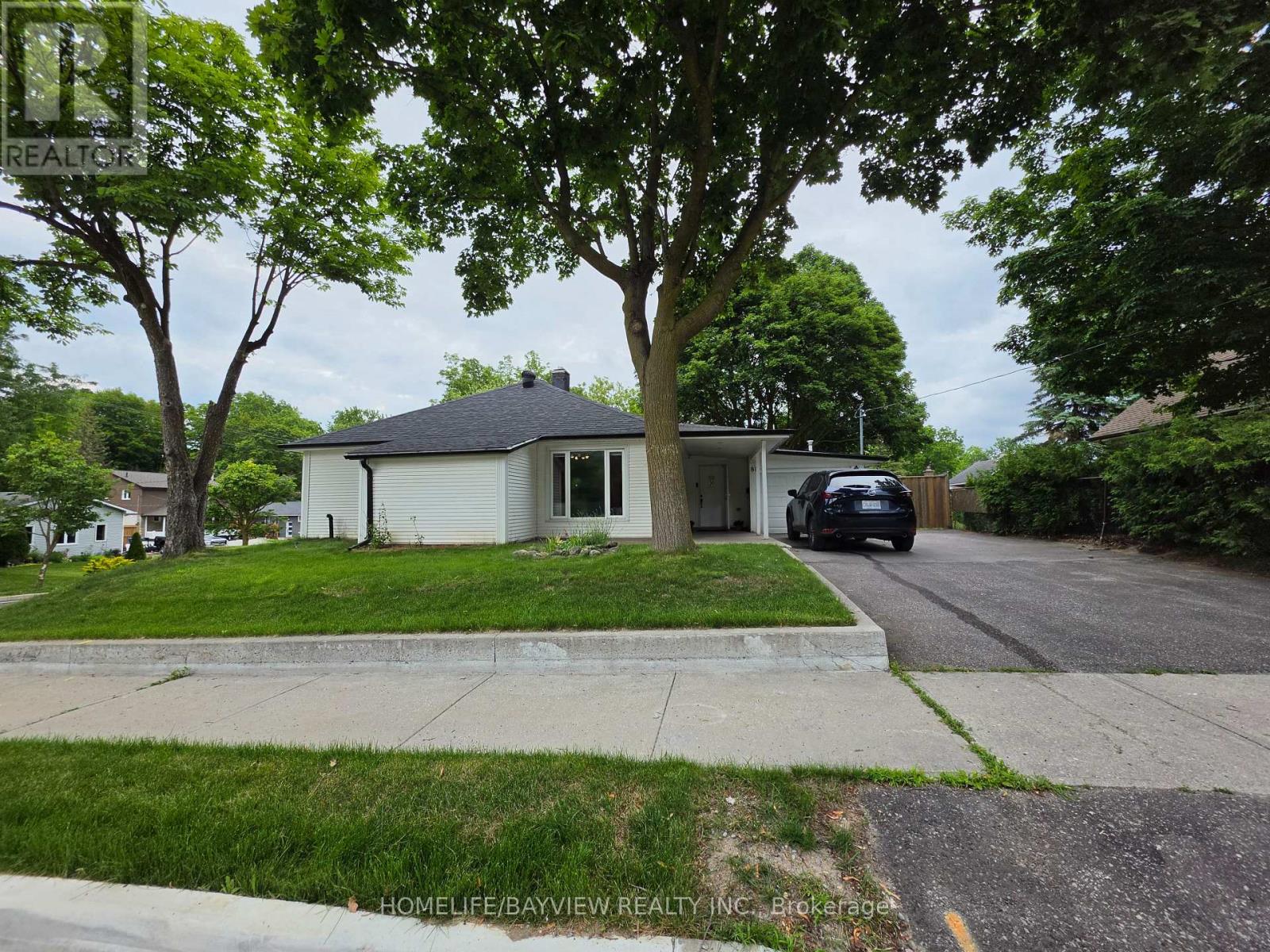 81 Denne Boulevard, Newmarket, Ontario  L3Y 4H5 - Photo 1 - N13490290