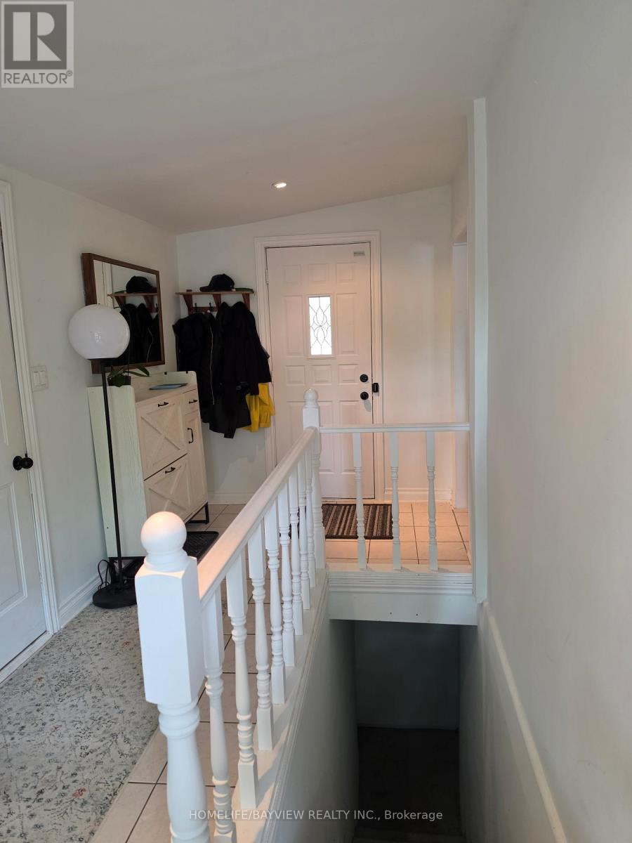 81 Denne Boulevard, Newmarket, Ontario  L3Y 4H5 - Photo 3 - N13490290