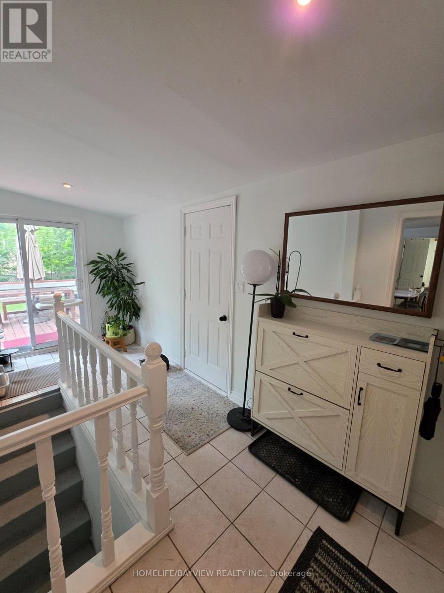 81 Denne Boulevard, Newmarket, Ontario  L3Y 4H5 - Photo 4 - N13490290