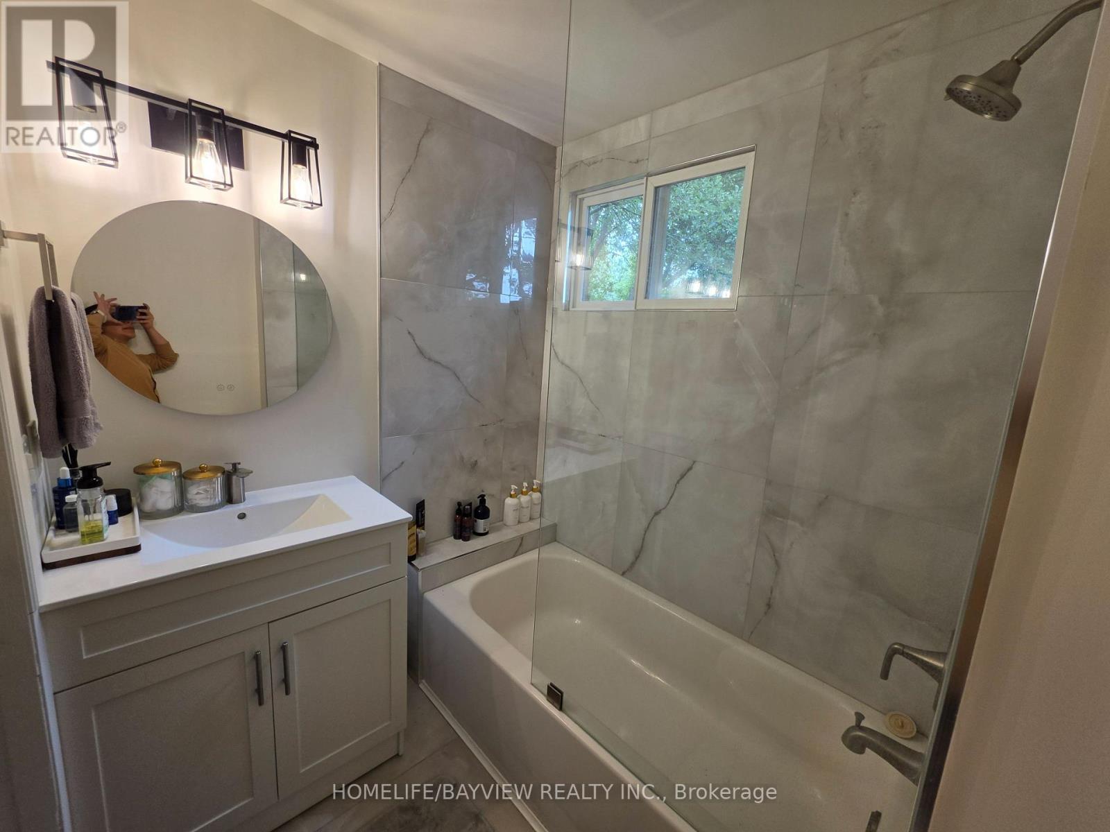 81 Denne Boulevard, Newmarket, Ontario  L3Y 4H5 - Photo 5 - N13490290