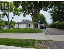 81 DENNE BOULEVARD, Newmarket, Ontario