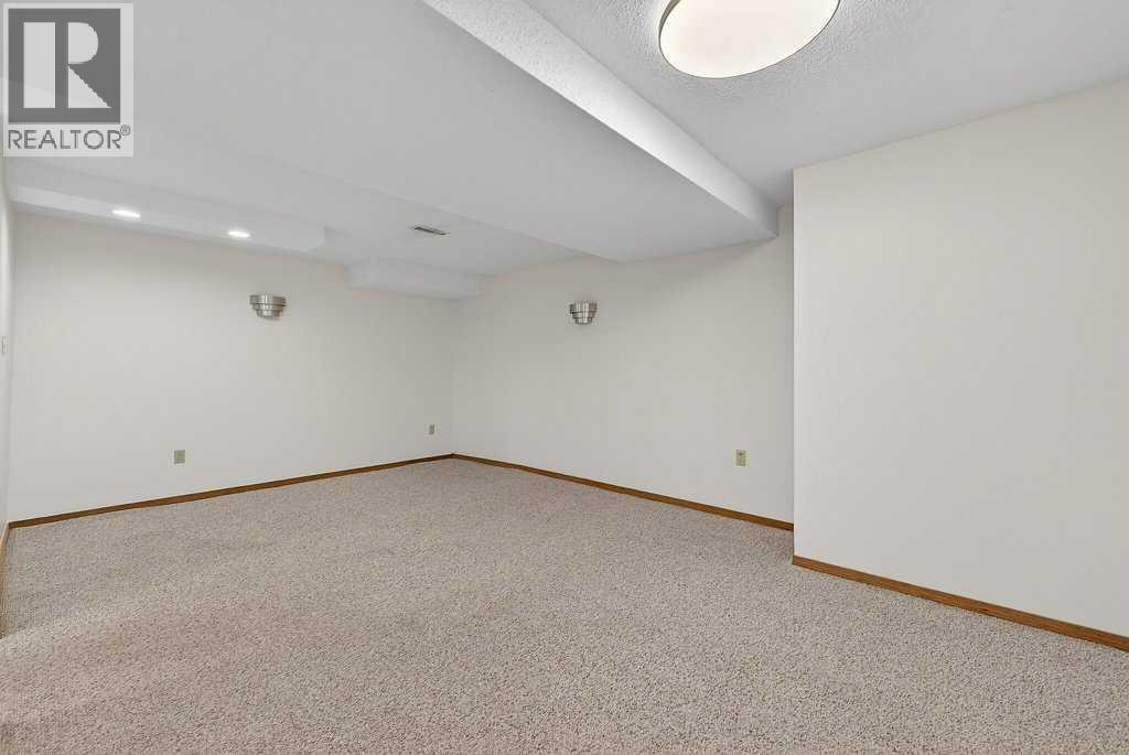 3304 Temple Way Ne, Calgary, Alberta  T1Y 3V6 - Photo 18 - A2318025