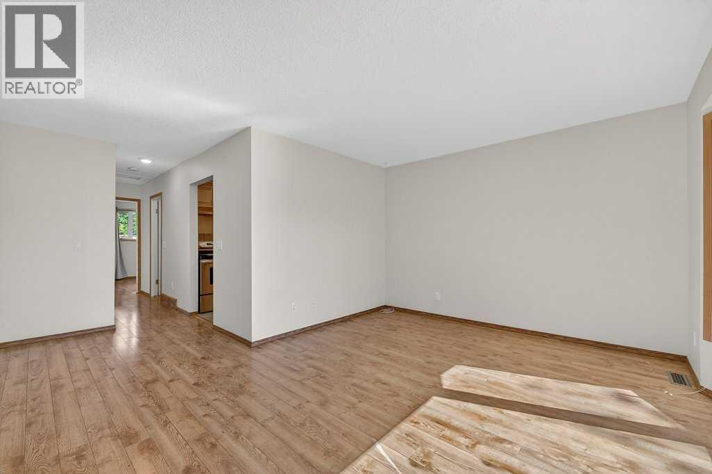3304 Temple Way Ne, Calgary, Alberta  T1Y 3V6 - Photo 2 - A2318025