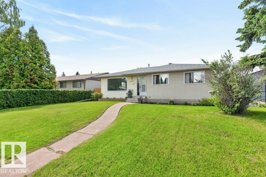 8424 70 ST NW, Edmonton, Alberta