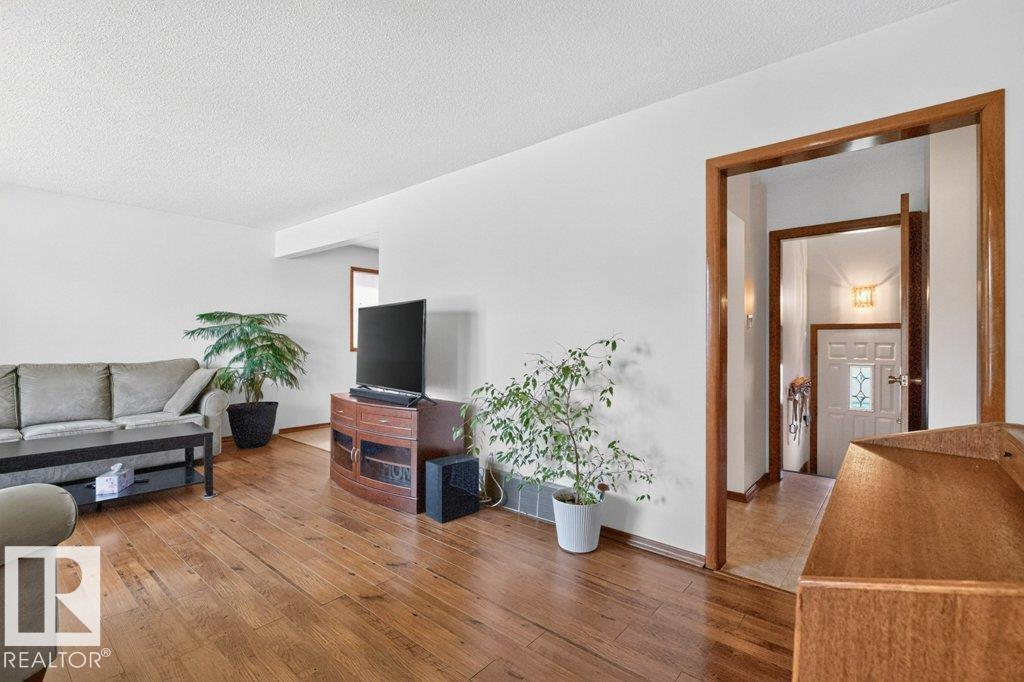 8424 70 St NW, Edmonton, Alberta  T6B 1W5 - Photo 4 - E4495667
