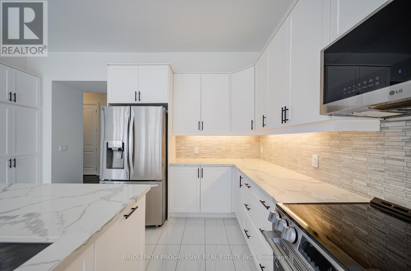 4042 Phoenix Way, Oakville, Ontario  L6H 3R1 - Photo 10 - W13490146