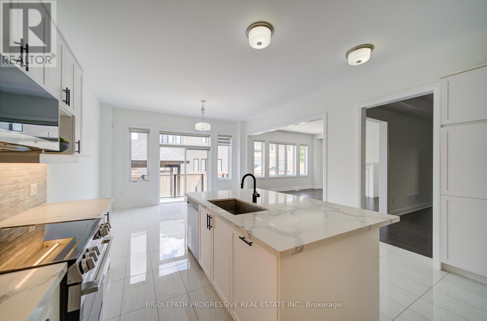 4042 Phoenix Way, Oakville, Ontario  L6H 3R1 - Photo 11 - W13490146