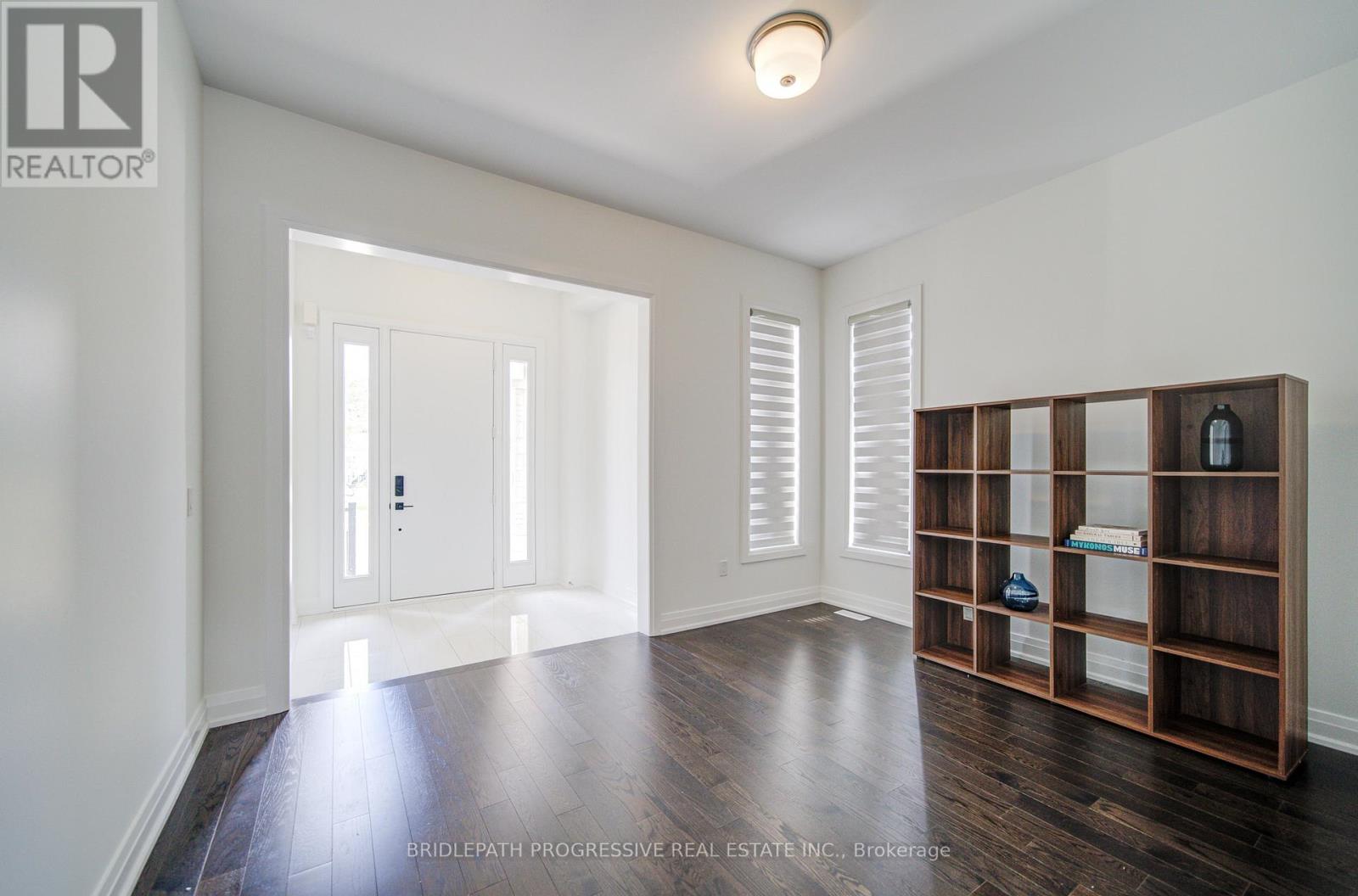 4042 Phoenix Way, Oakville, Ontario  L6H 3R1 - Photo 2 - W13490146
