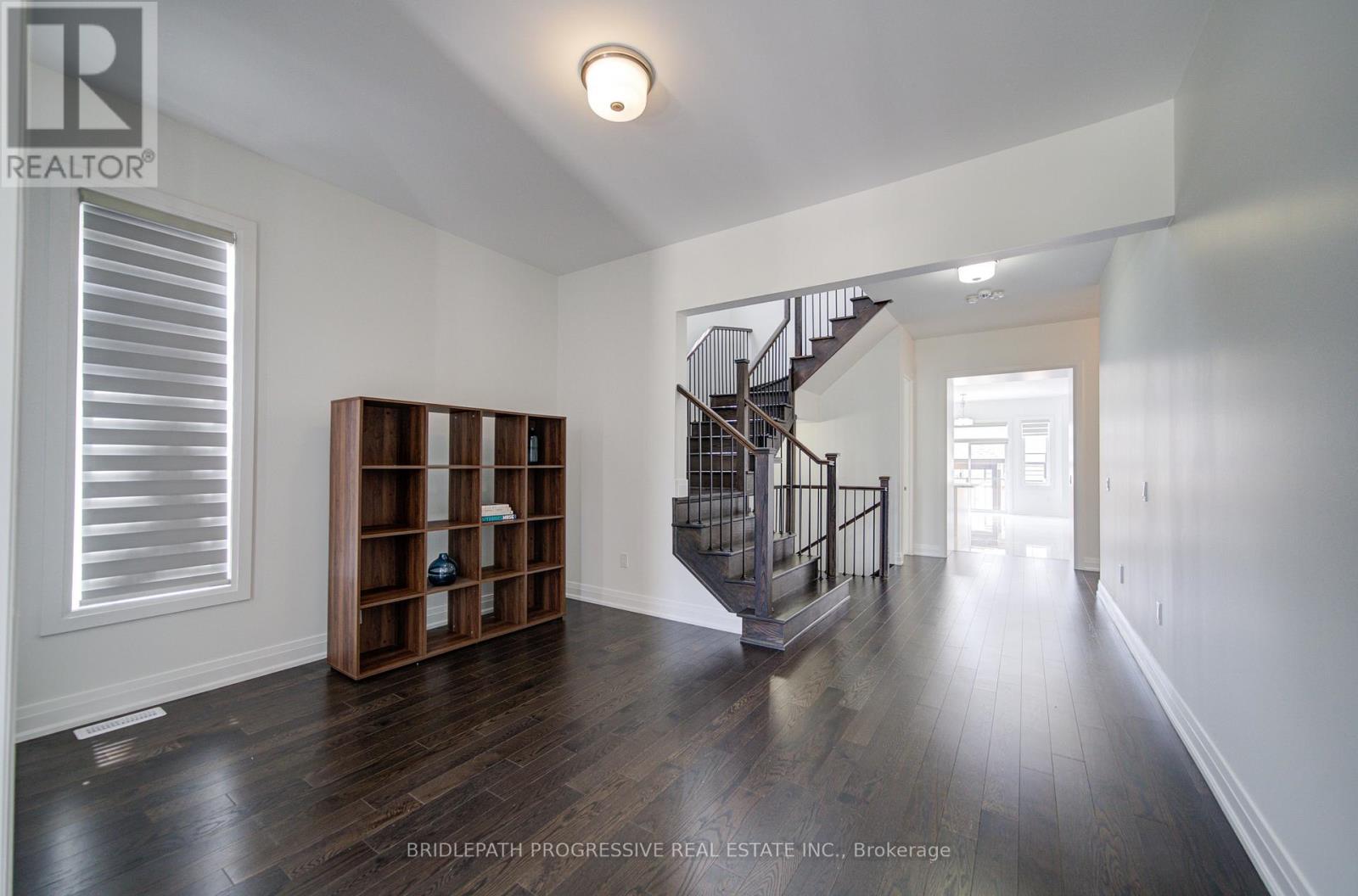4042 Phoenix Way, Oakville, Ontario  L6H 3R1 - Photo 3 - W13490146