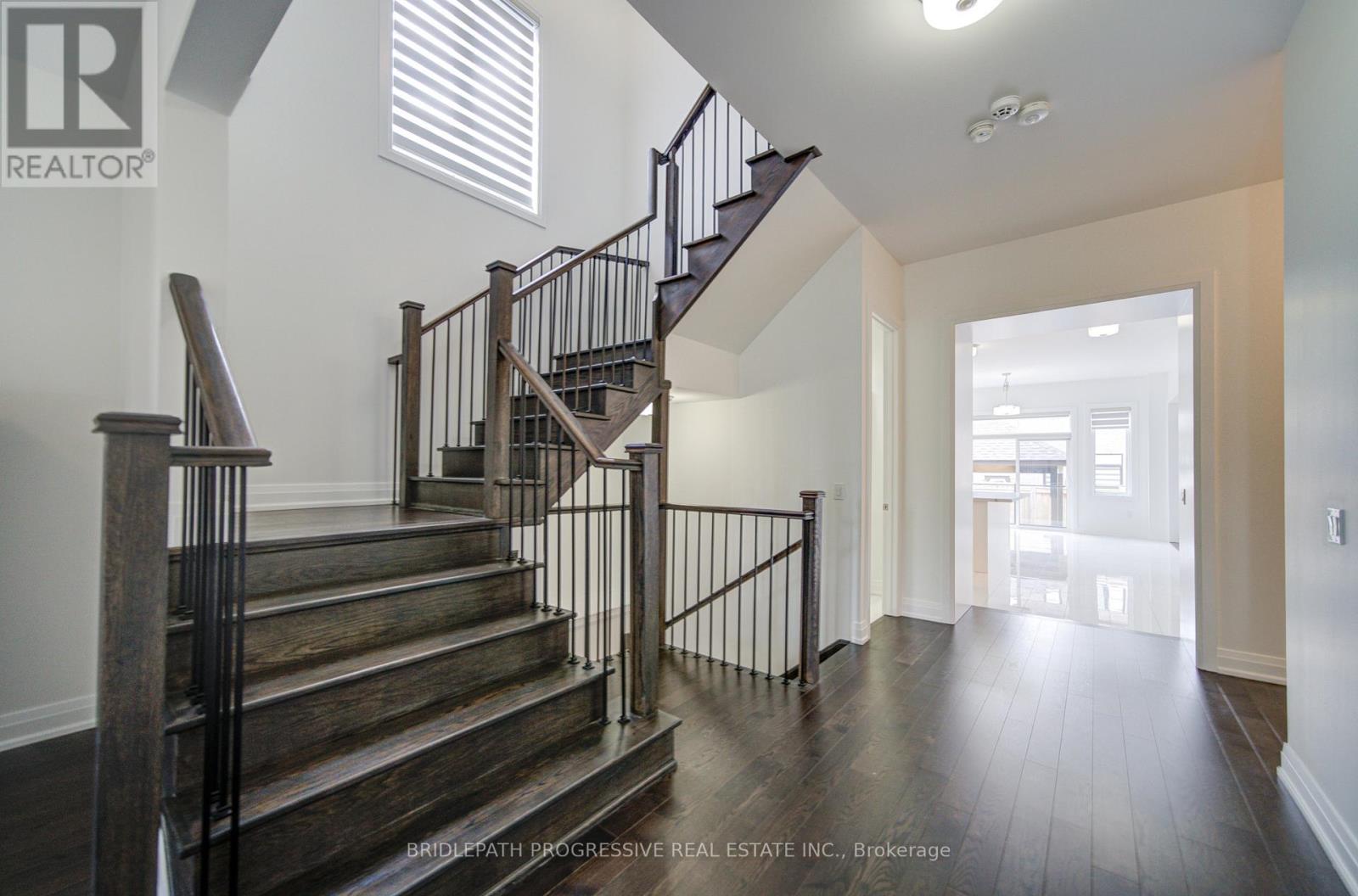4042 Phoenix Way, Oakville, Ontario  L6H 3R1 - Photo 4 - W13490146