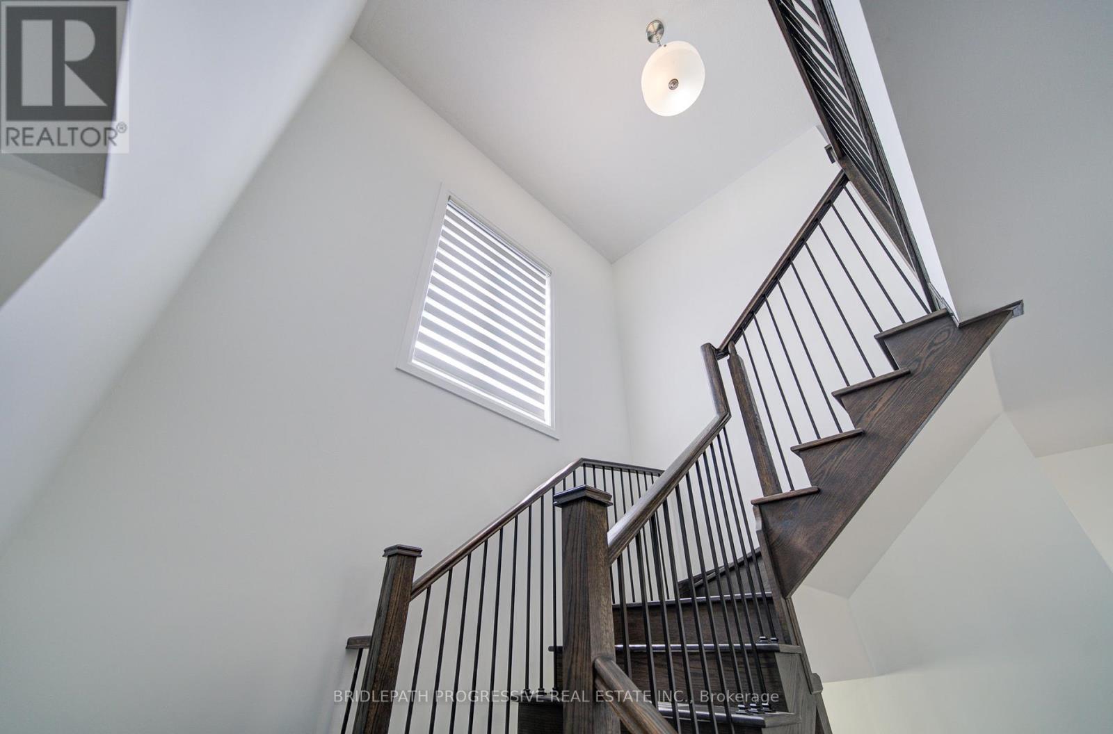 4042 Phoenix Way, Oakville, Ontario  L6H 3R1 - Photo 5 - W13490146