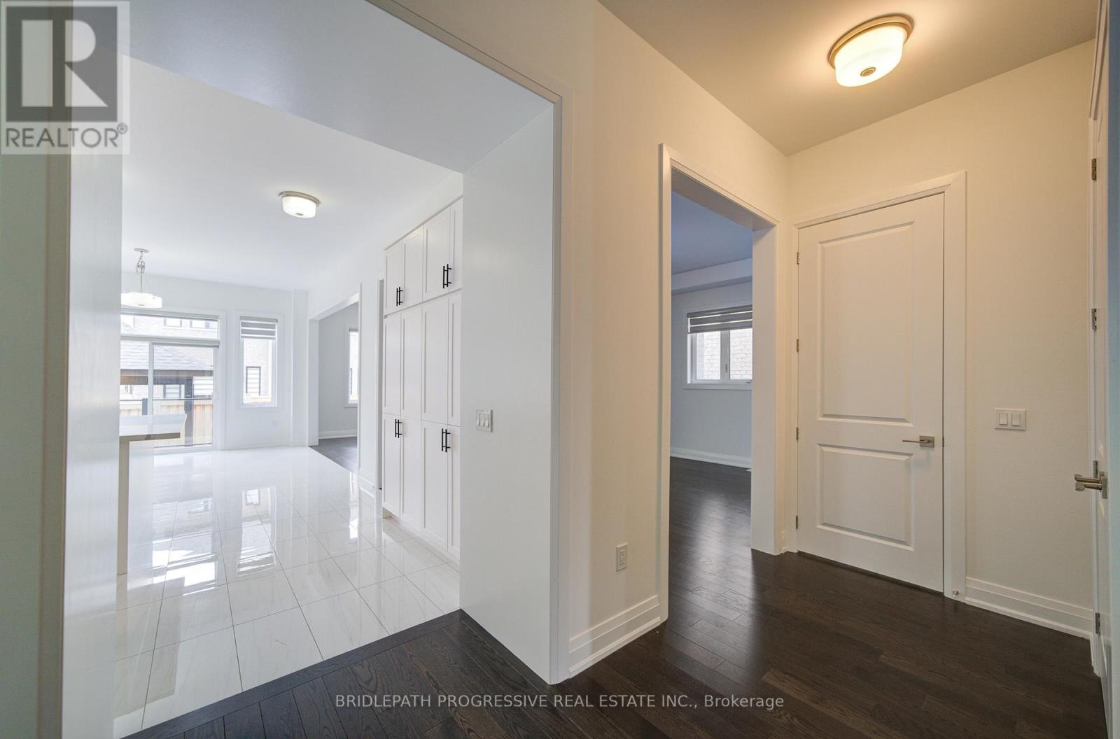 4042 Phoenix Way, Oakville, Ontario  L6H 3R1 - Photo 7 - W13490146
