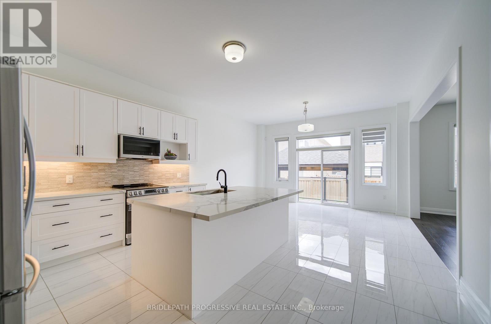 4042 Phoenix Way, Oakville, Ontario  L6H 3R1 - Photo 8 - W13490146