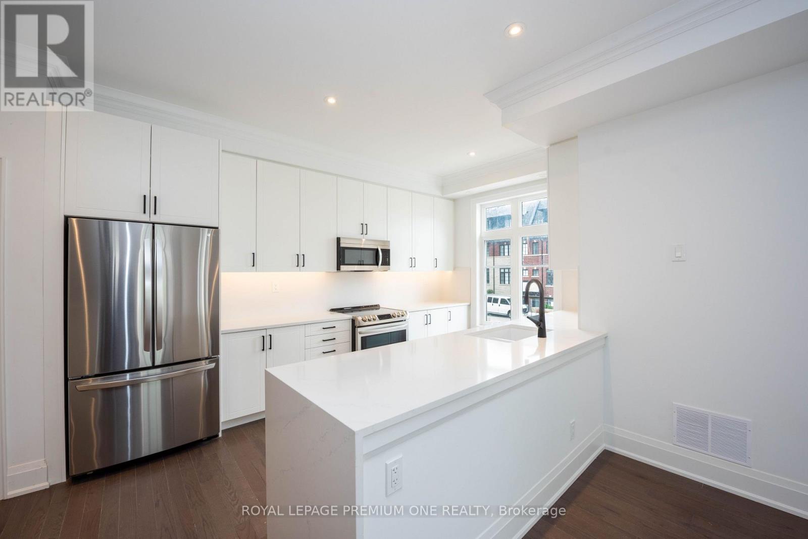 74 - 15 Lunar Crescent, Mississauga, Ontario  L5M 2R6 - Photo 3 - W13490308