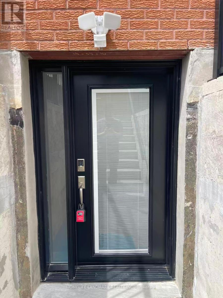 UNIT 4 - 17 ROSEMEADE AVENUE, Toronto, Ontario