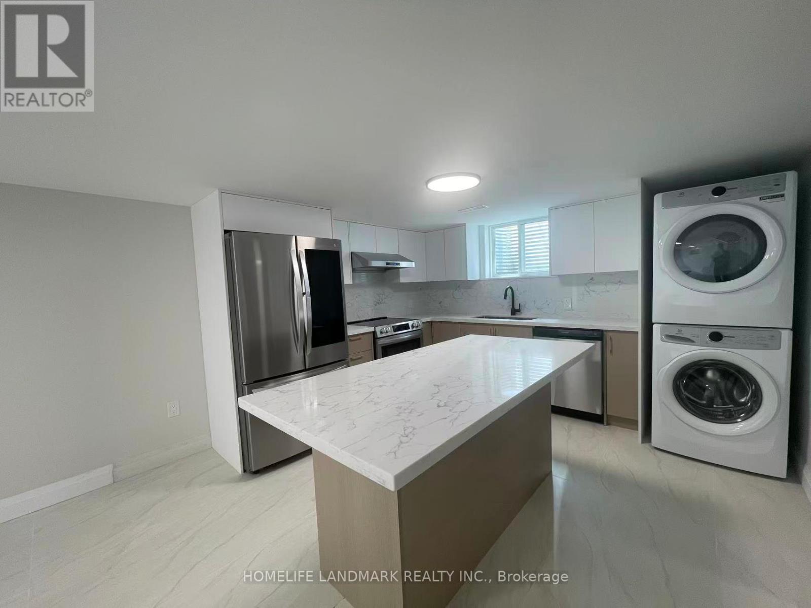 Unit 4 - 17 Rosemeade Avenue, Toronto, Ontario  M8Y 3A2 - Photo 4 - W13490310