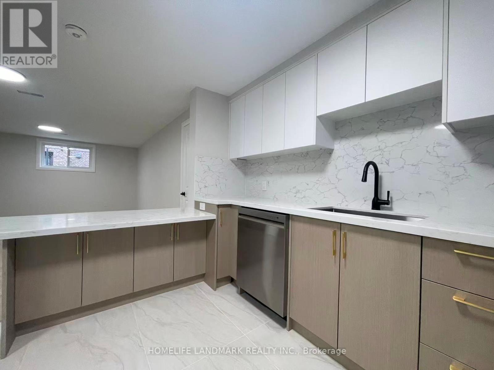 Unit 3 - 17 Rosemeade Avenue, Toronto, Ontario  M8Y 3A2 - Photo 2 - W13490316