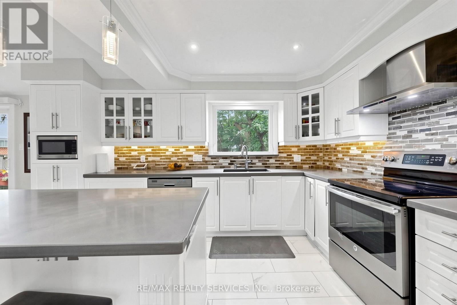 30 Mcgillivary Crescent, Brampton, Ontario  L6S 3P7 - Photo 21 - W13490350