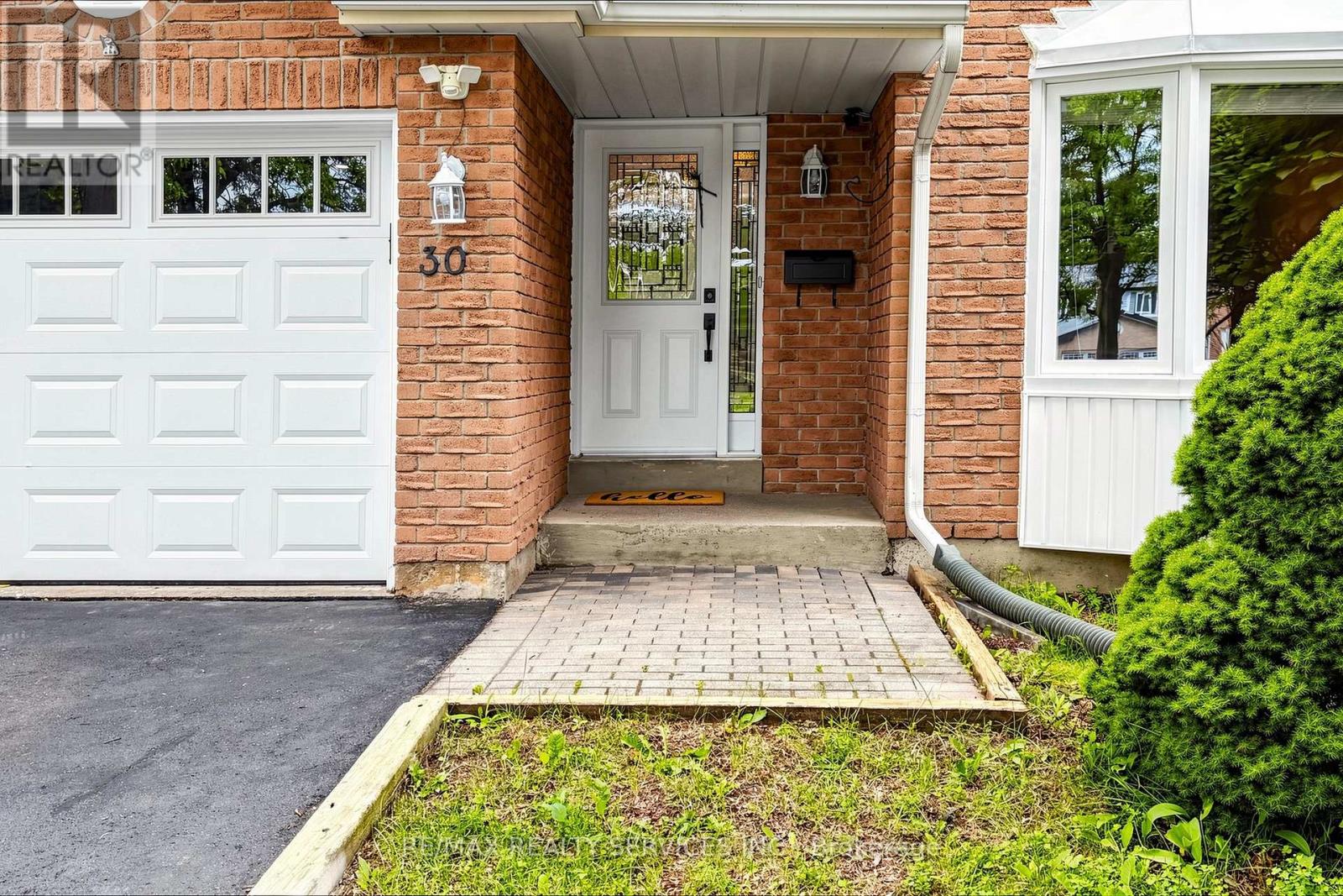 30 Mcgillivary Crescent, Brampton, Ontario  L6S 3P7 - Photo 4 - W13490350
