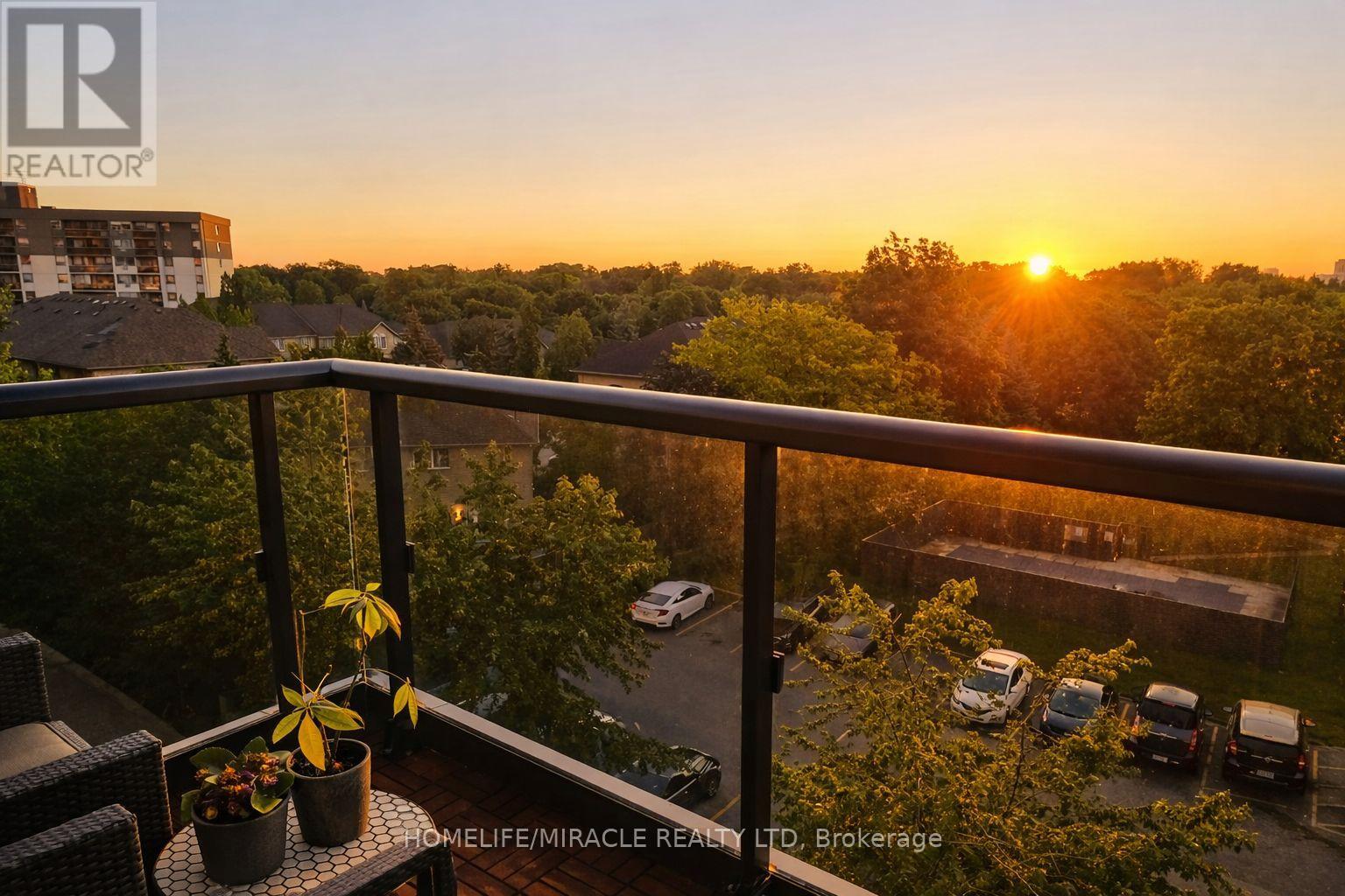 543 - 26 Gibbs Road, Toronto, Ontario  M9B 0E3 - Photo 4 - W13490412