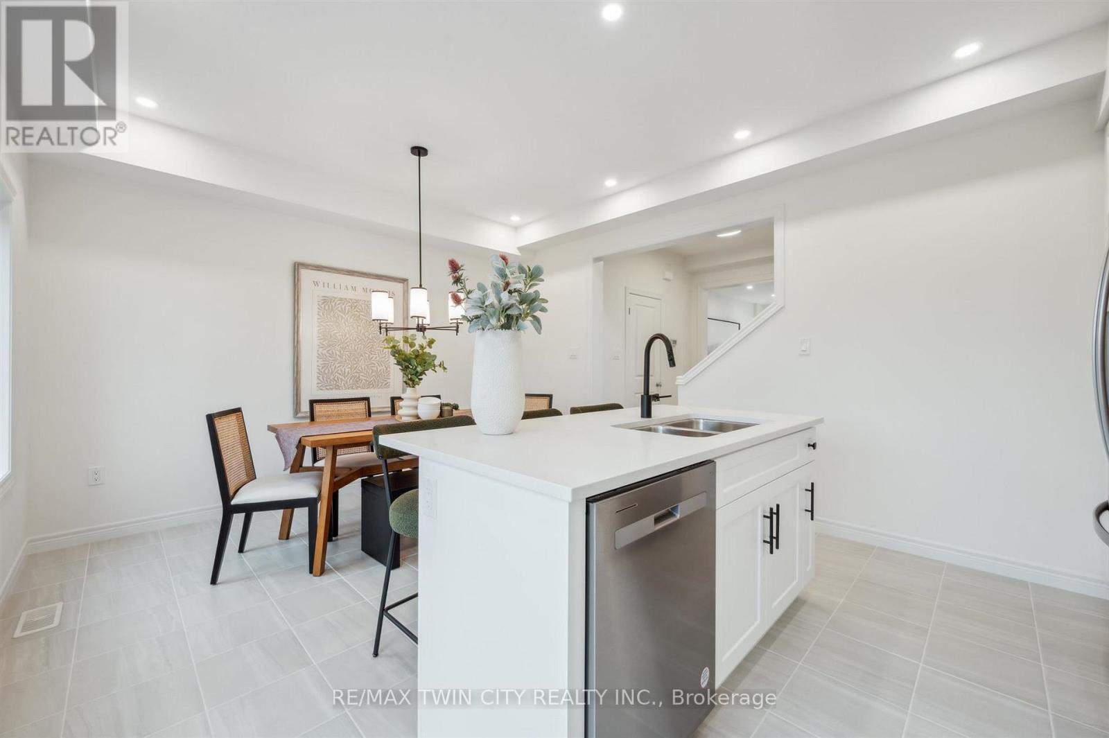 2 Sora Lane, Guelph, Ontario  N1E 0T4 - Photo 11 - X13490154