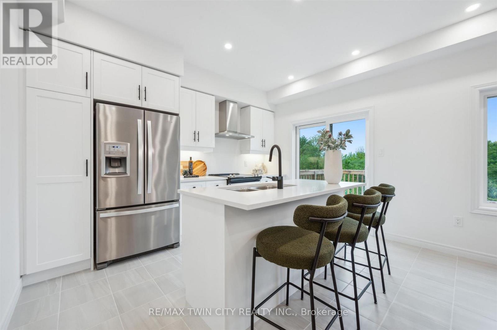 2 Sora Lane, Guelph, Ontario  N1E 0T4 - Photo 9 - X13490154