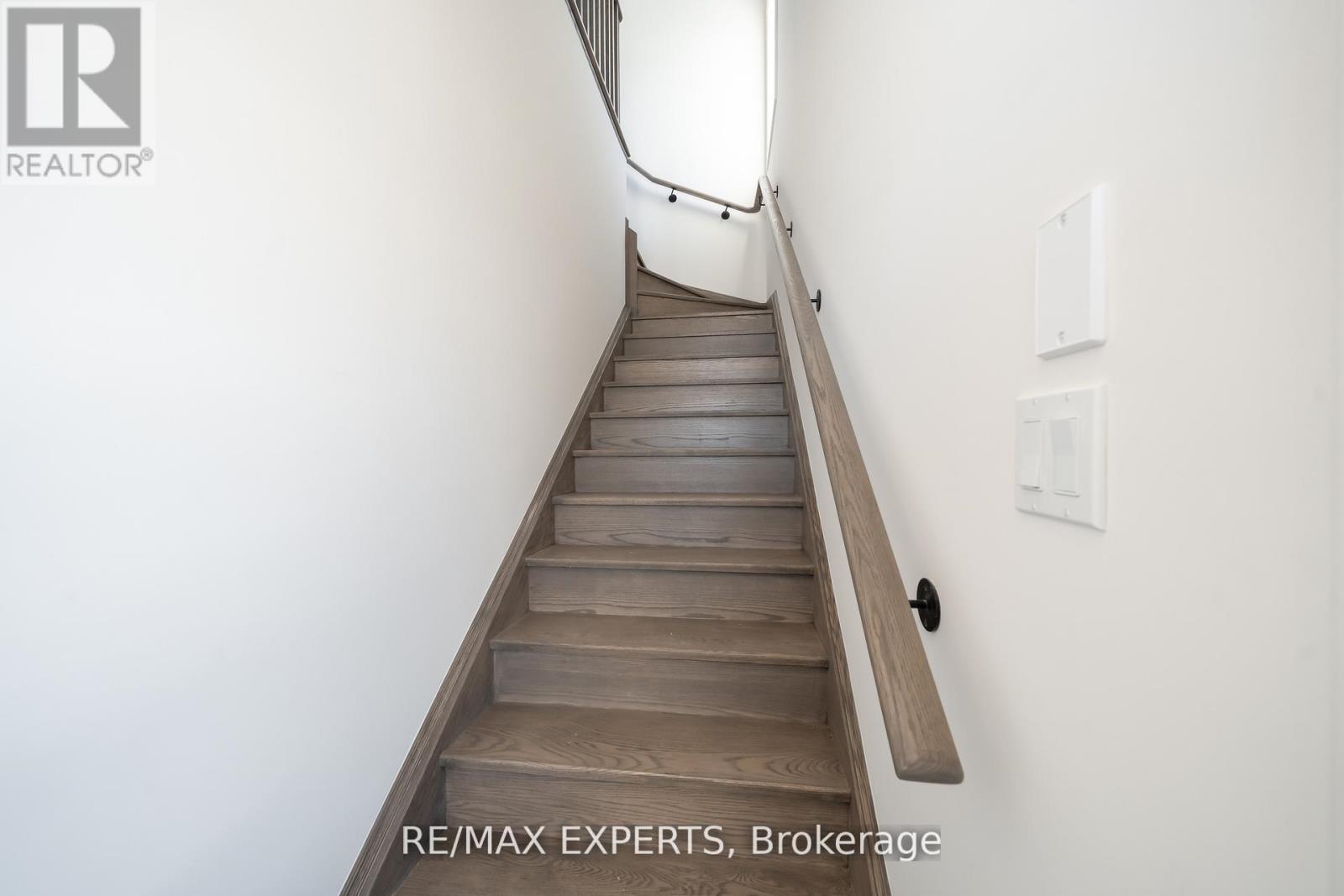 2nd Flr - 54 Debois Street, Kawartha Lakes, Ontario  K9V 0S5 - Photo 2 - X13490344