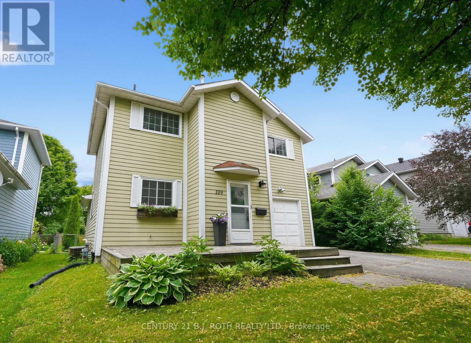 109 ELIZABETH STREET, Barrie, Ontario