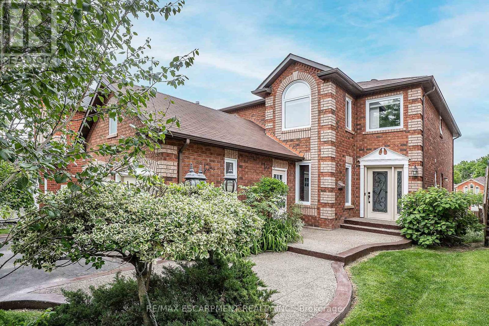 5 Early Street, Halton Hills, Ontario  L7G 5T6 - Photo 2 - W13210620