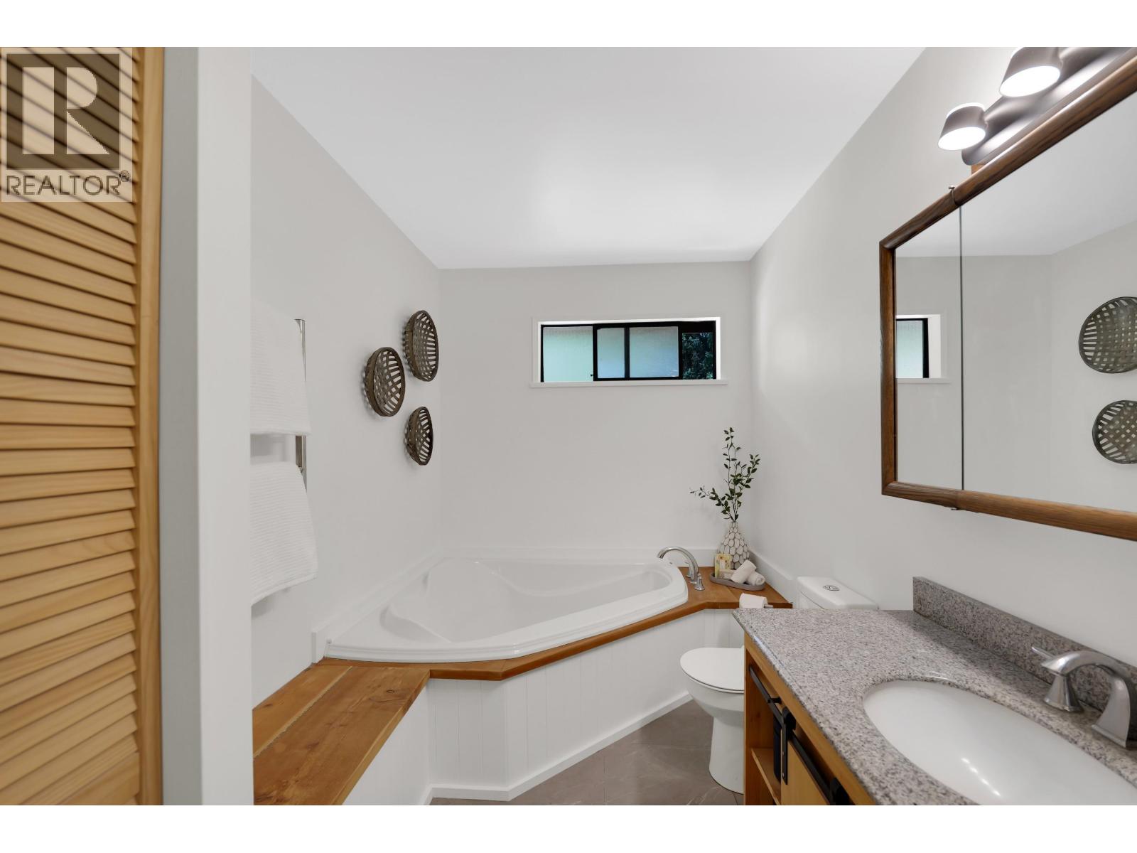 40011 Plateau Drive, Squamish, British Columbia  V8B 0W3 - Photo 17 - R3140044
