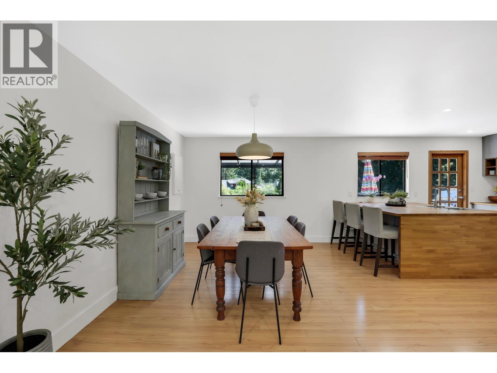 40011 Plateau Drive, Squamish, British Columbia  V8B 0W3 - Photo 5 - R3140044
