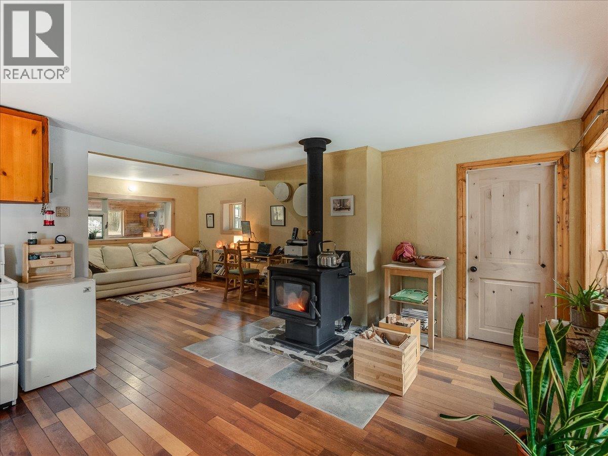 7515 Broadwater Road, Deer Park, British Columbia  V1N 4V8 - Photo 36 - 10379500