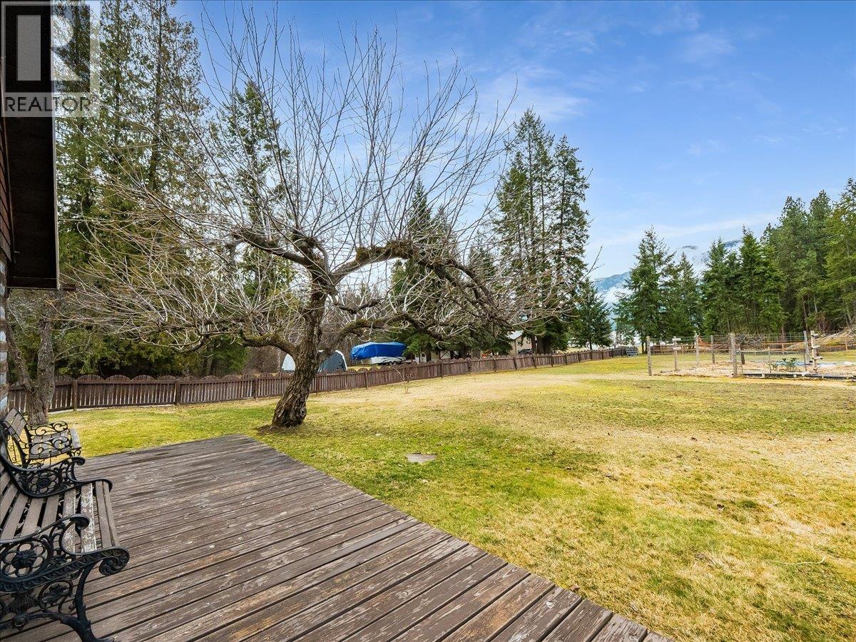 7515 Broadwater Road, Deer Park, British Columbia  V1N 4V8 - Photo 8 - 10379500