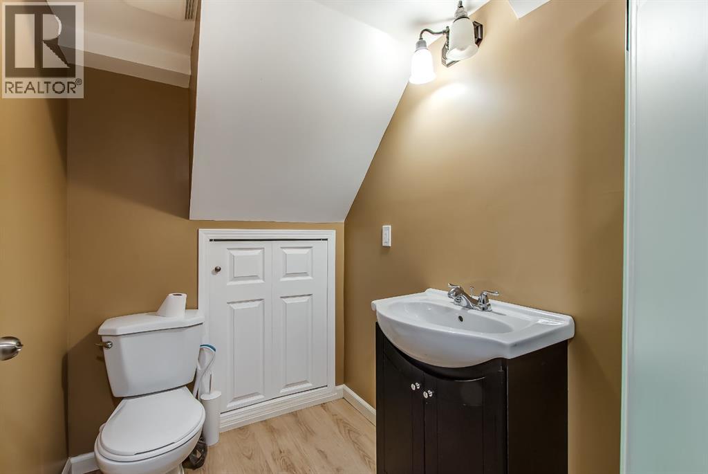 127a 2nd Street NE, Medicine Hat, Alberta  T1A 5L1 - Photo 18 - A2323750