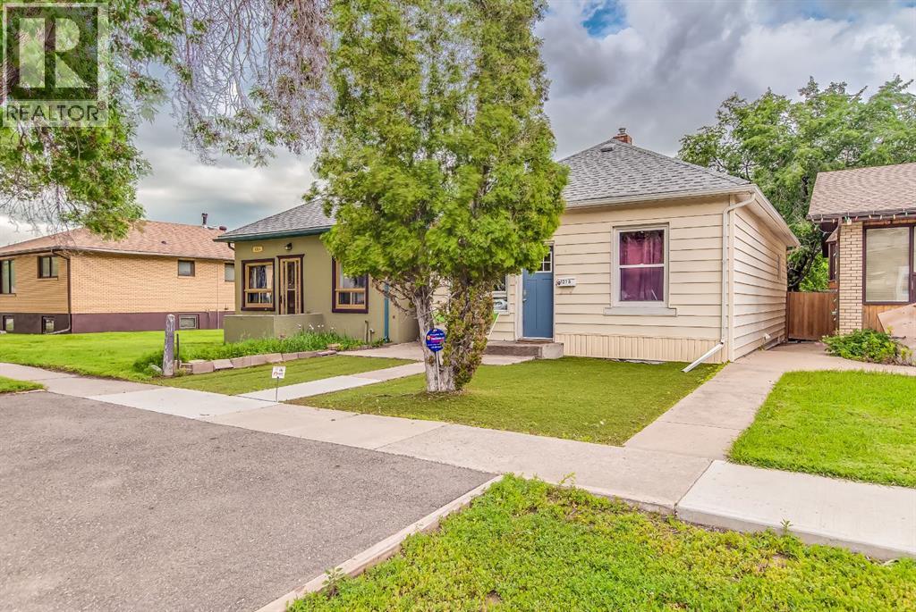 127a 2nd Street NE, Medicine Hat, Alberta  T1A 5L1 - Photo 2 - A2323750