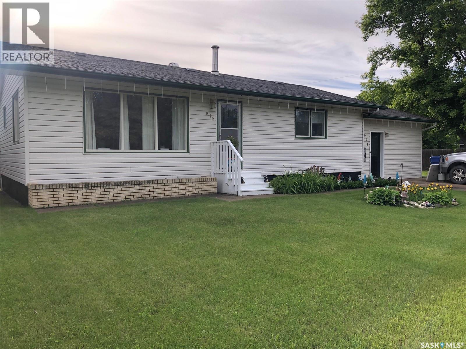 615 Mary Street, Canora, Saskatchewan  S0A 0L0 - Photo 2 - SK040700