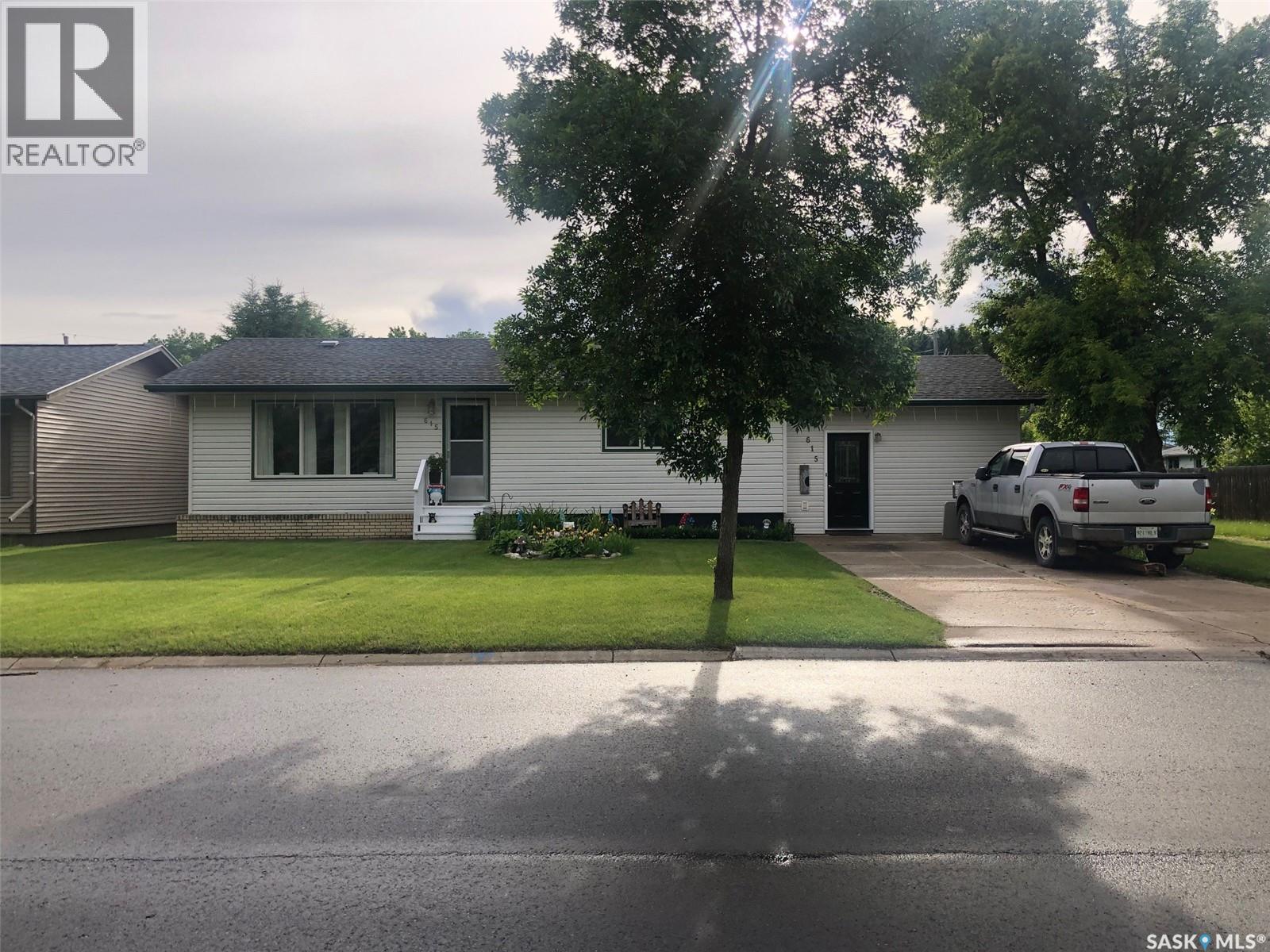 615 Mary Street, Canora, Saskatchewan  S0A 0L0 - Photo 3 - SK040700