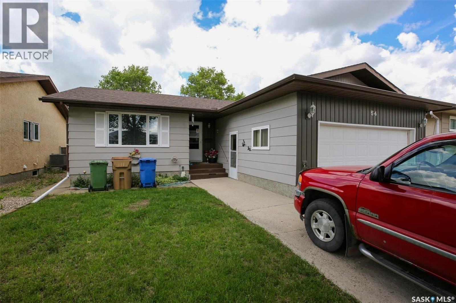 54 Springstein Avenue, Regina, Saskatchewan  S4R 7K7 - Photo 2 - SK040686