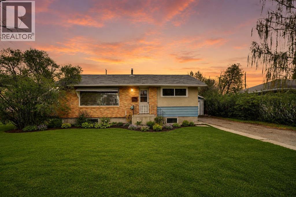 8316 43 Avenue NW, Calgary, Alberta