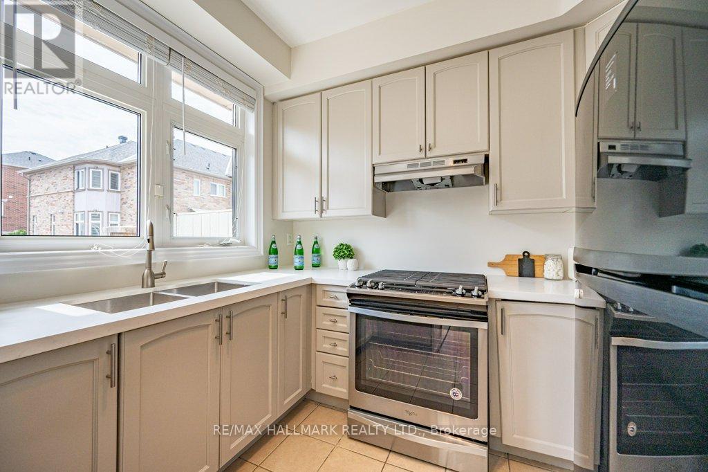 3 Chimes Lane, Toronto, Ontario  M8Y 4H8 - Photo 15 - W13490492