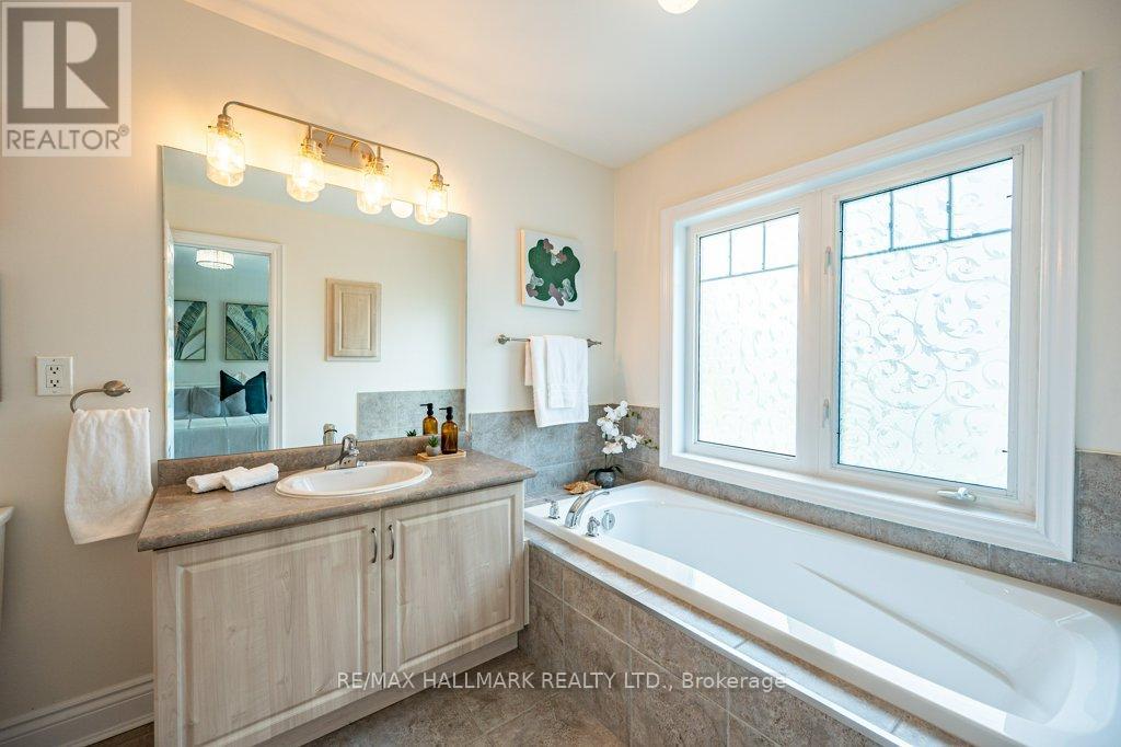 3 Chimes Lane, Toronto, Ontario  M8Y 4H8 - Photo 22 - W13490492