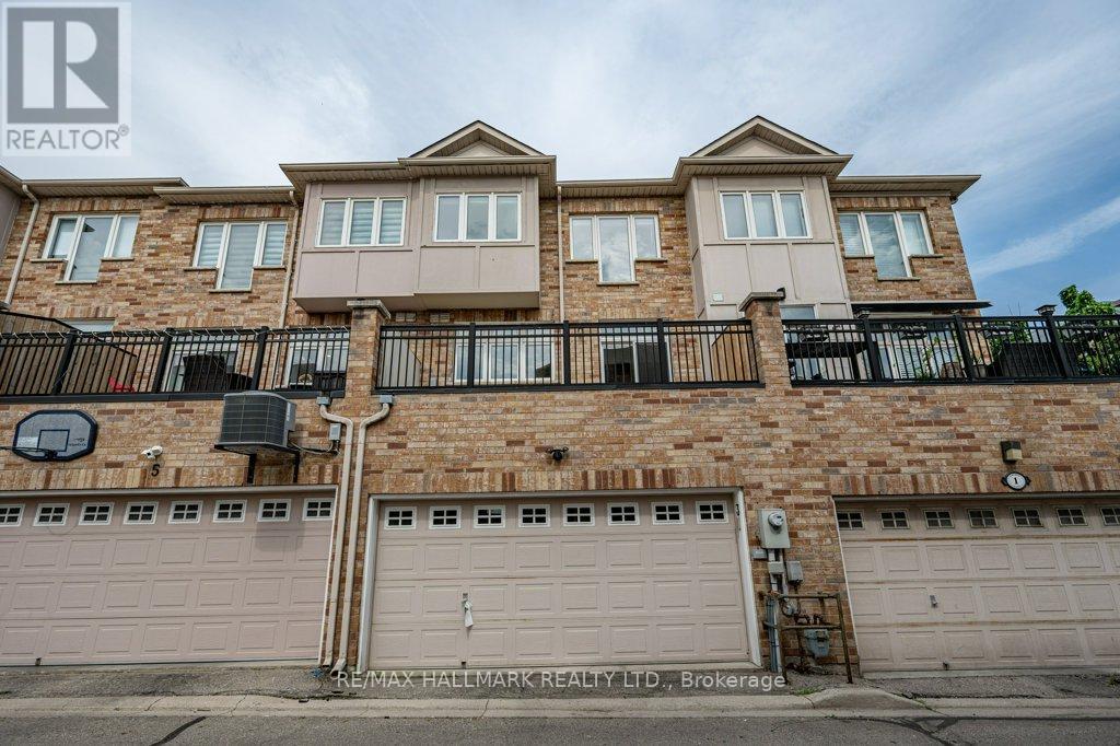 3 Chimes Lane, Toronto, Ontario  M8Y 4H8 - Photo 4 - W13490492