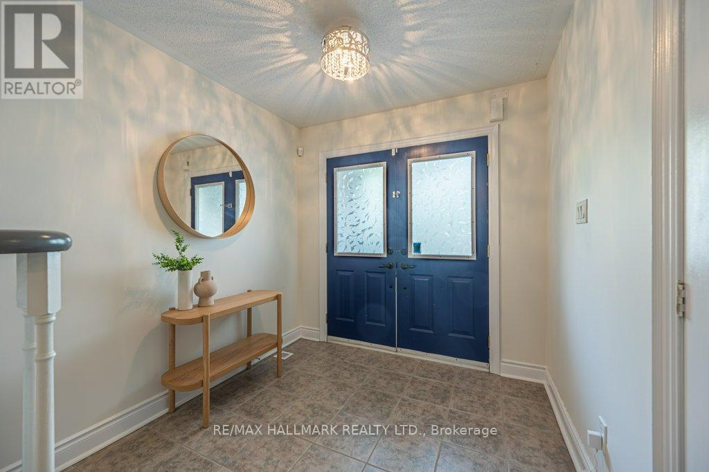 3 Chimes Lane, Toronto, Ontario  M8Y 4H8 - Photo 5 - W13490492