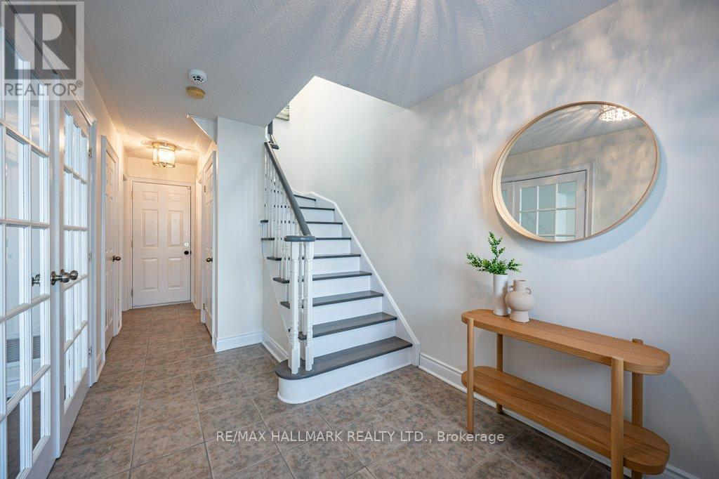 3 Chimes Lane, Toronto, Ontario  M8Y 4H8 - Photo 6 - W13490492