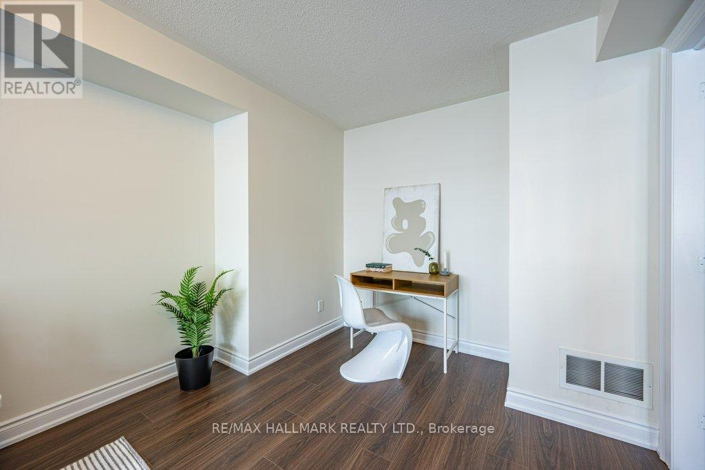 3 Chimes Lane, Toronto, Ontario  M8Y 4H8 - Photo 7 - W13490492