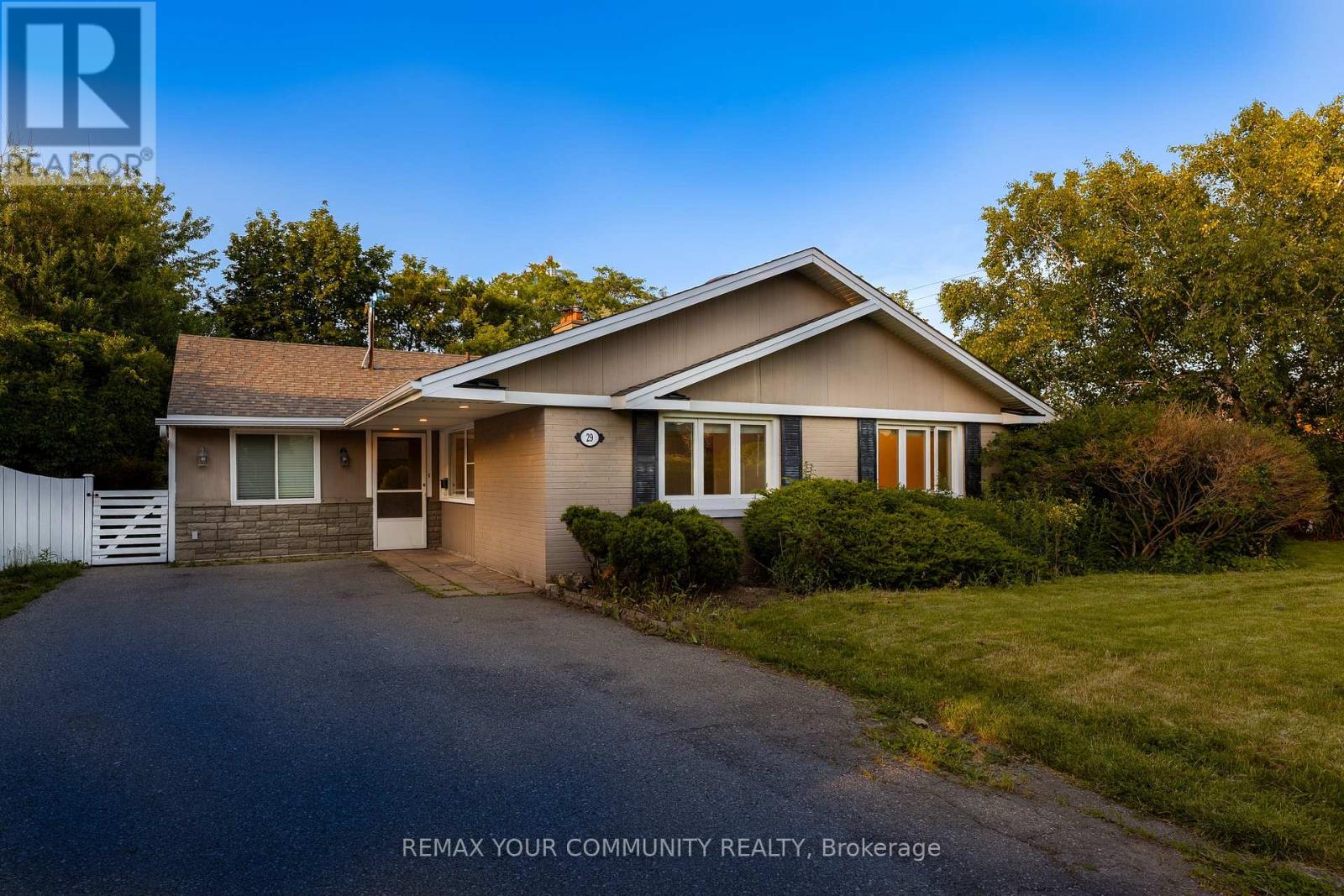 29 Wareham Drive, Mississauga, Ontario  L5M 1B8 - Photo 1 - W13490526