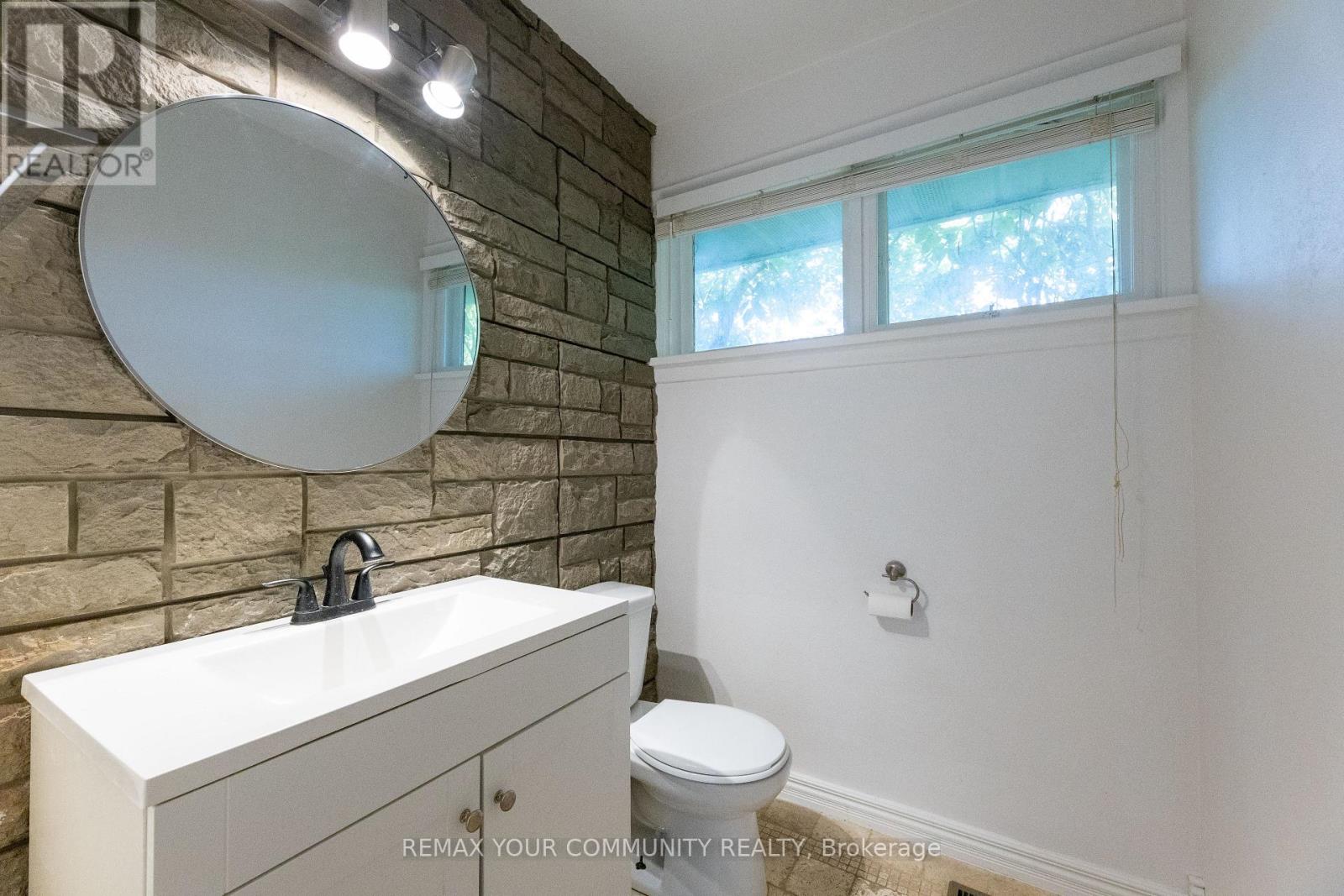 29 Wareham Drive, Mississauga, Ontario  L5M 1B8 - Photo 17 - W13490526