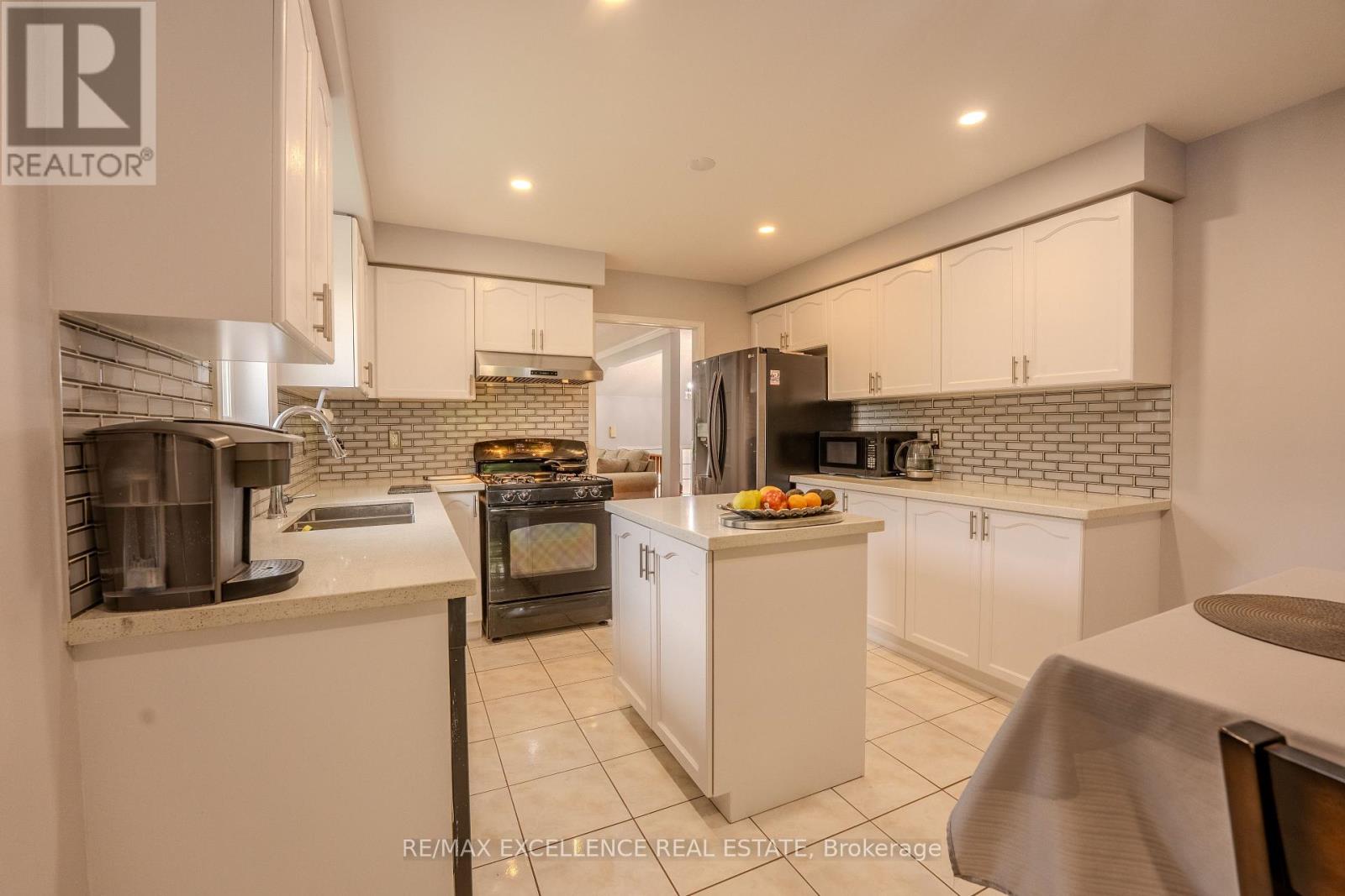 48 Ridgemore Crescent, Brampton, Ontario  L7A 2L4 - Photo 12 - W13490540