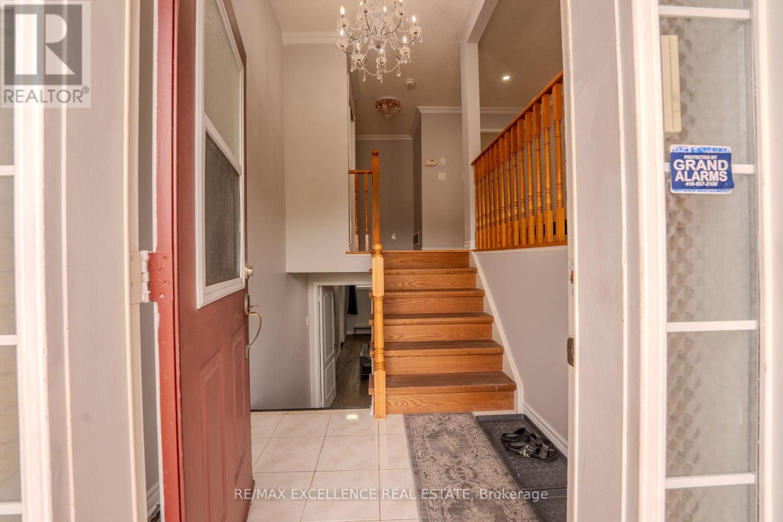 48 Ridgemore Crescent, Brampton, Ontario  L7A 2L4 - Photo 2 - W13490540